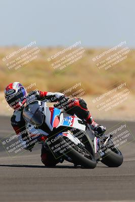 media/Oct-08-2022-SoCal Trackdays (Sat) [[1fc3beec89]]/Turn 16 (125pm)/